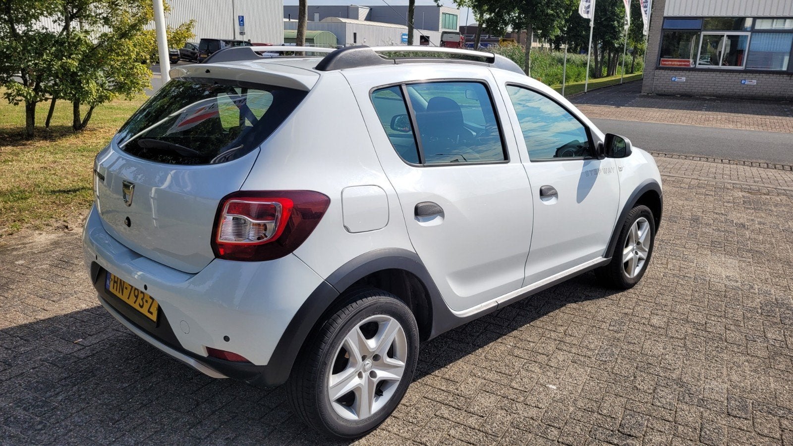 Dacia Sandero 0.9 TCE 66KW Stepway 2015 Wit 1ste eigenaar!, Voorwielaandrijving, 898 cc, Stof, 40 €/maand