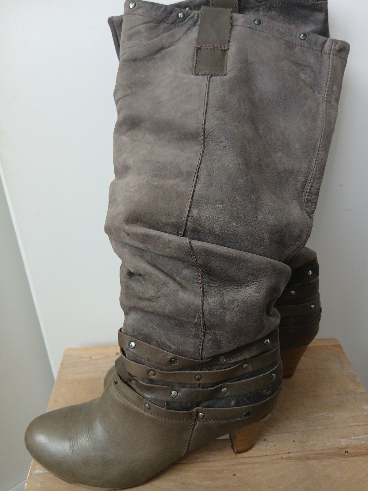Stijlvolle kaki leren laarzen met studs, Hoge laarzen, Hot Ice, Ophalen of Verzenden, Zo goed als nieuw