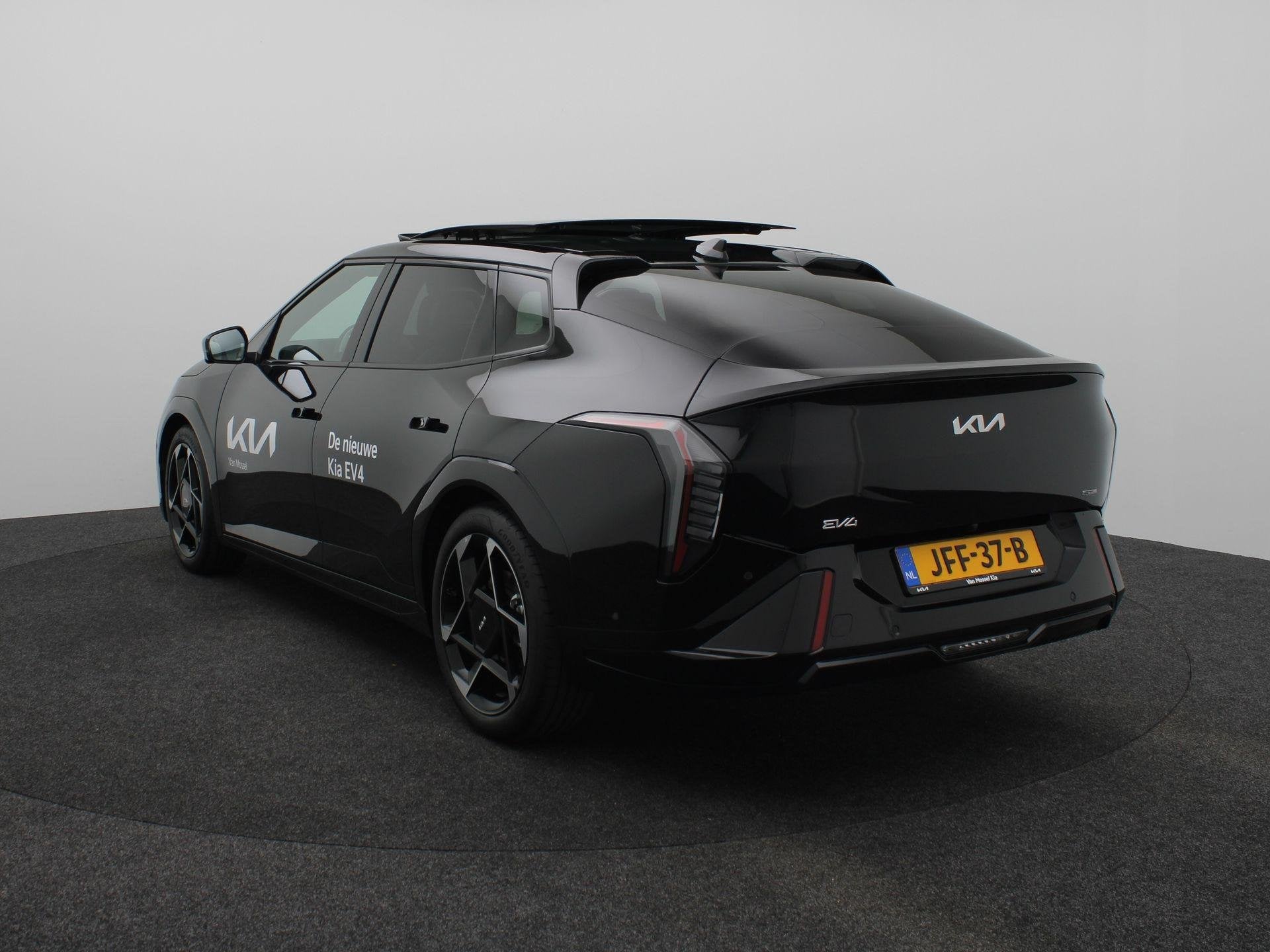 Kia EV4 GT-PlusLine 81.4 kWh FASTBACK | DEMO | * Trekhaak *, Auto's, Kia, Zwart, Origineel Nederlands, 584 km, 204 pk