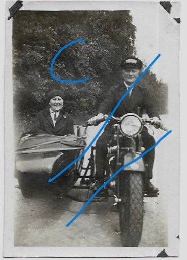 Motor zijspan vrouw man foto, Verzenden, Foto, Zo goed als nieuw, Voor 1940