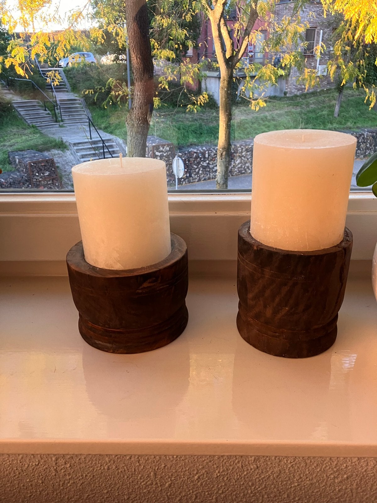 Set van 2 houten kandelaars met kaarsen, Huis en Inrichting, Ophalen, Gebruikt, Bruin, Kandelaar