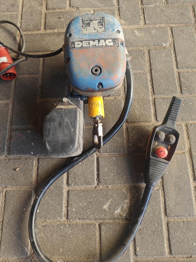 Demag kettinglier 250/125 kg pk1n, Ophalen