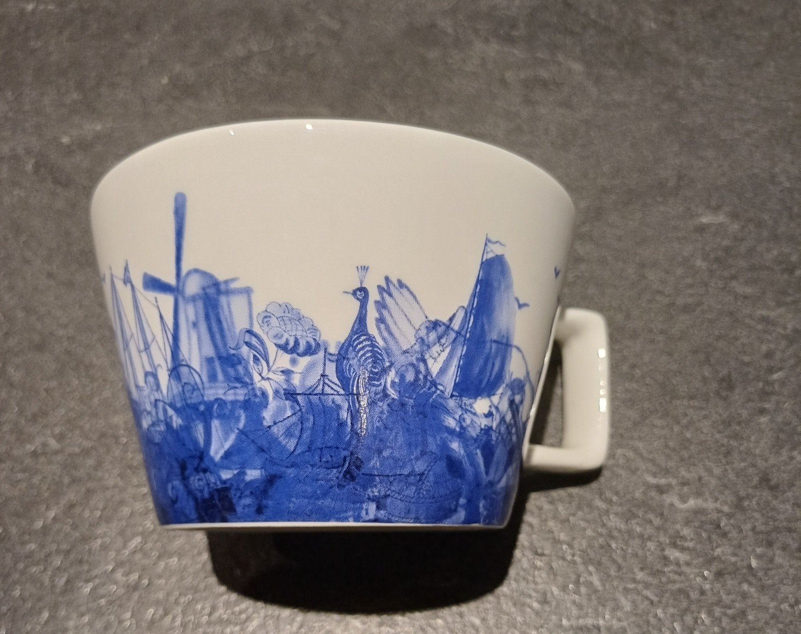 Piet Hein Eek voor Douwe Egberts Delftsblauwe kop en schotel, Huis en Inrichting, Keuken | Servies, Ophalen of Verzenden, Overige stijlen