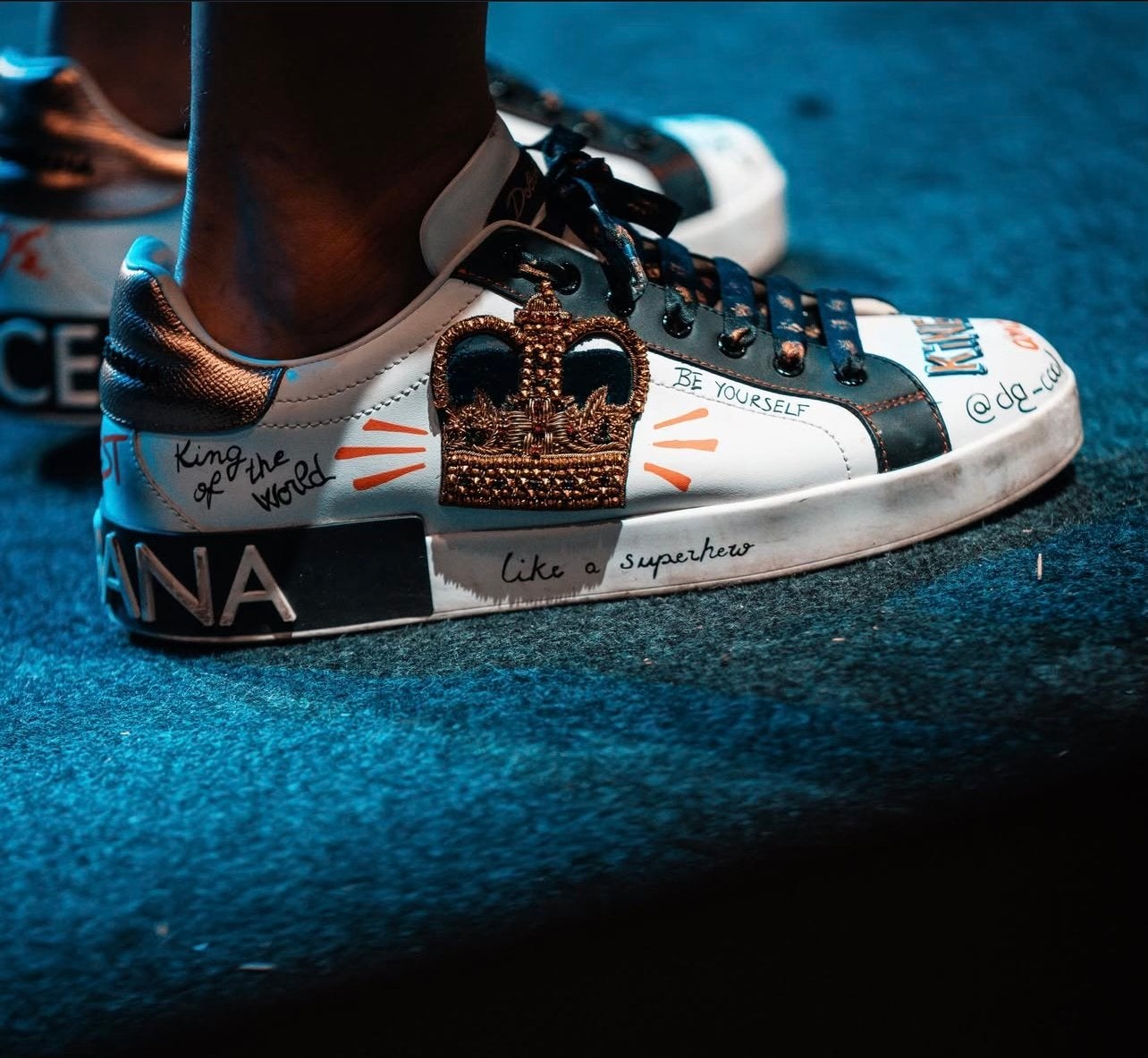 Merkkleding Dolce & Gabbana Sneakers met Kroon en Tekst, Verzenden, Gedragen, Wit, Sneakers of Gympen