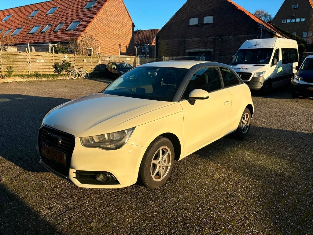 Audi A1 1.2 Tfsi 63KW 2011 Wit, Auto's, Voorwielaandrijving, Stof, A1, Zwart