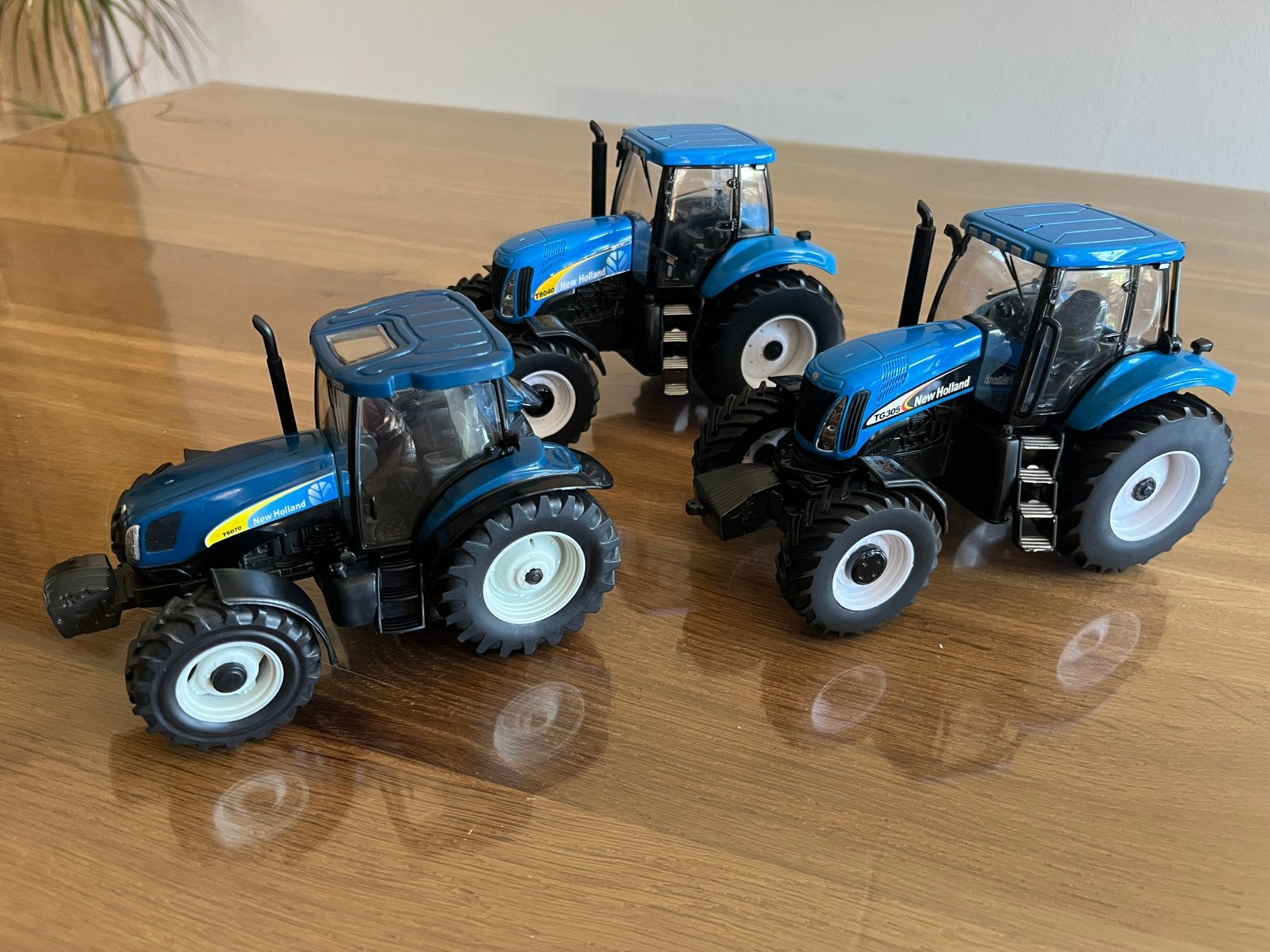 Trio New Holland trekkers TG 305 8040 6070 Ertl Britains, Ophalen of Verzenden, Gebruikt, Tractor of Landbouw, Britains