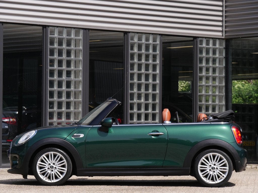 MINI Cabrio 1.5 COOPER/ CAMERA/ H&K AUDIO/ BRITISH RACING GR, Voorwielaandrijving, 136 pk, Gebruikt, Euro 6