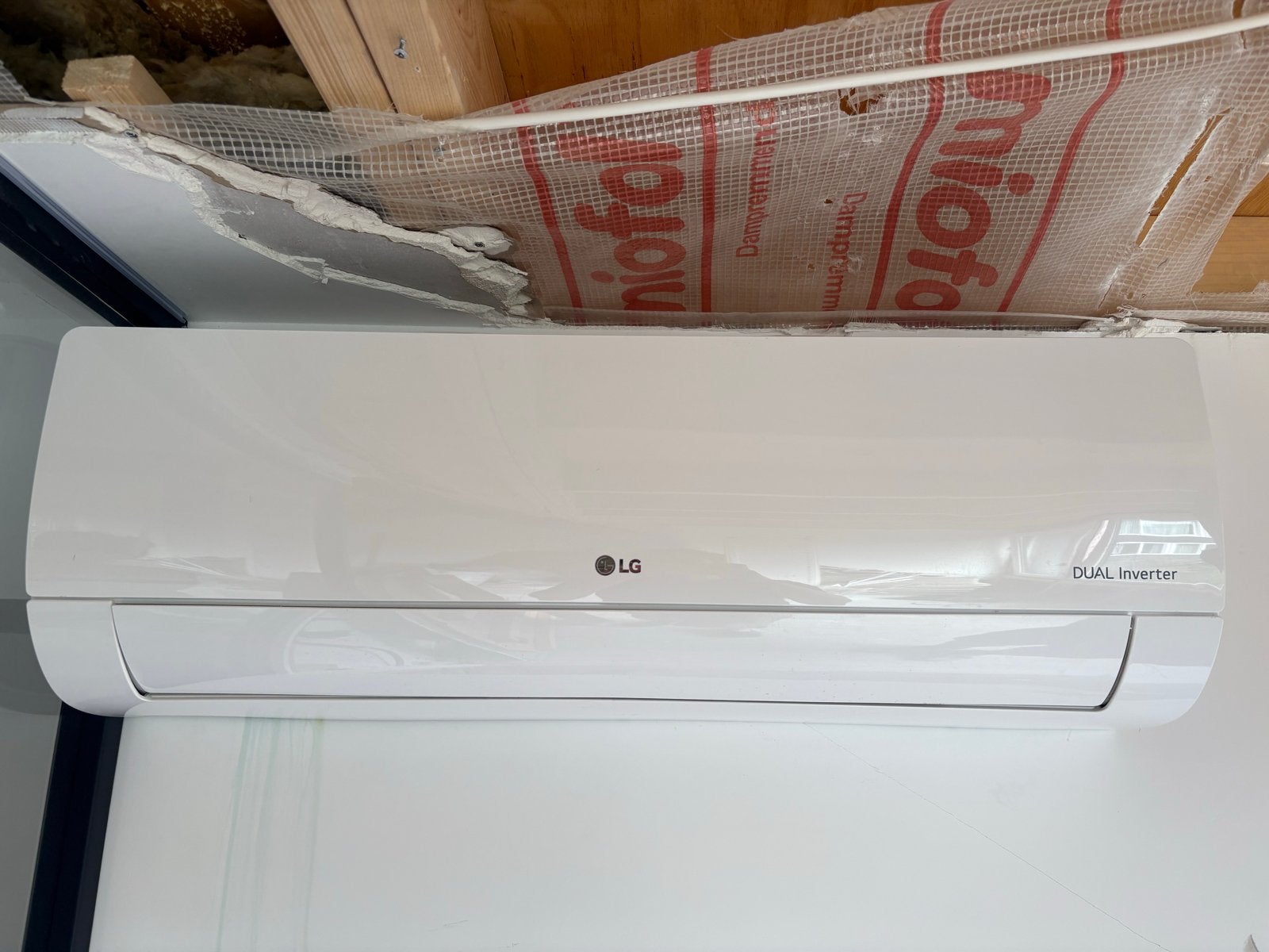 LG Dual Inverter Wandairco - 5 jaar oud, Witgoed en Apparatuur, Ophalen, Gebruikt, 3 snelheden of meer, Koelen en Ontvochtigen