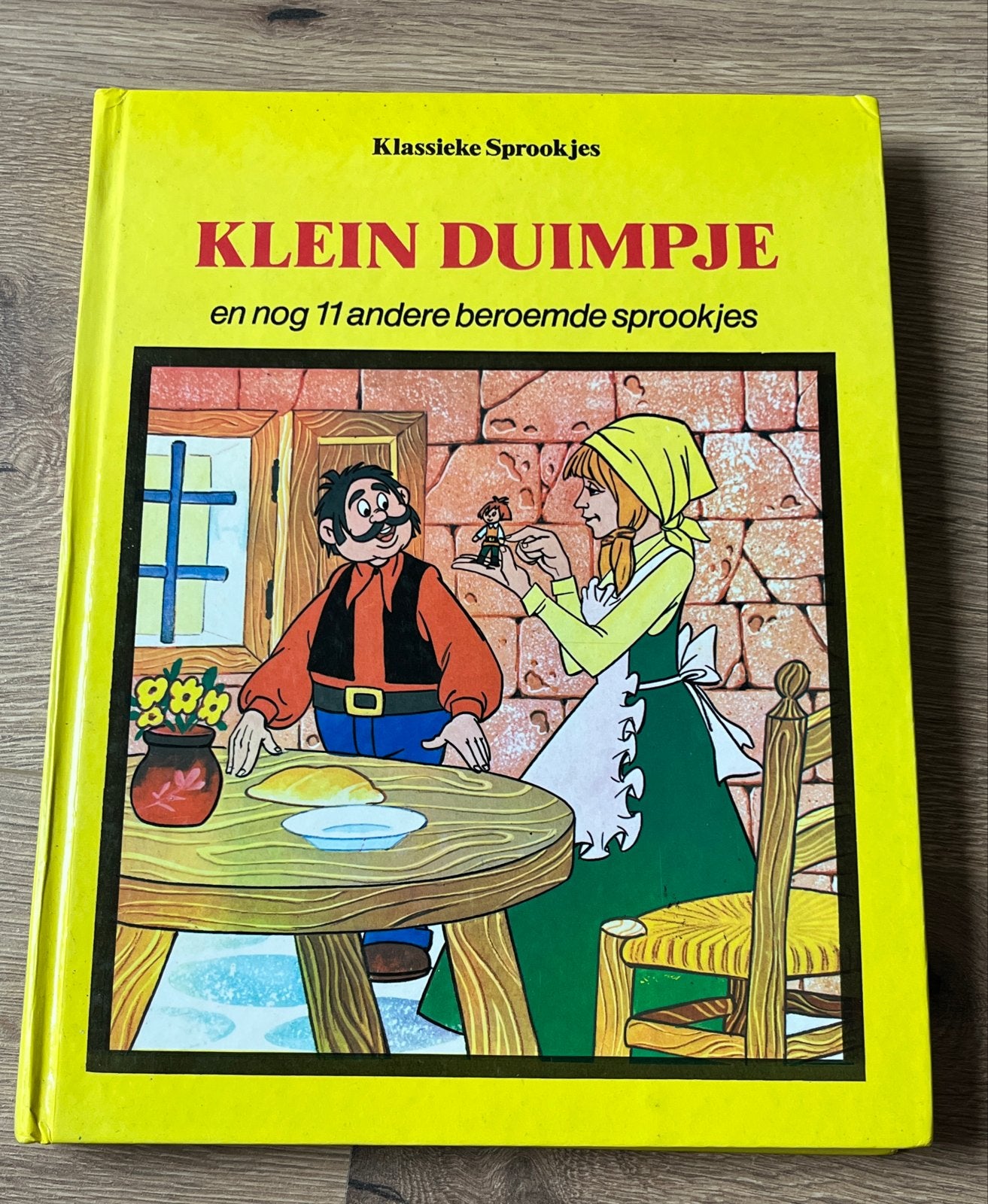Klassieke Sprookjes: Klein Duimpje en 11 andere sprookjes, Boeken, Ophalen of Verzenden, Gelezen