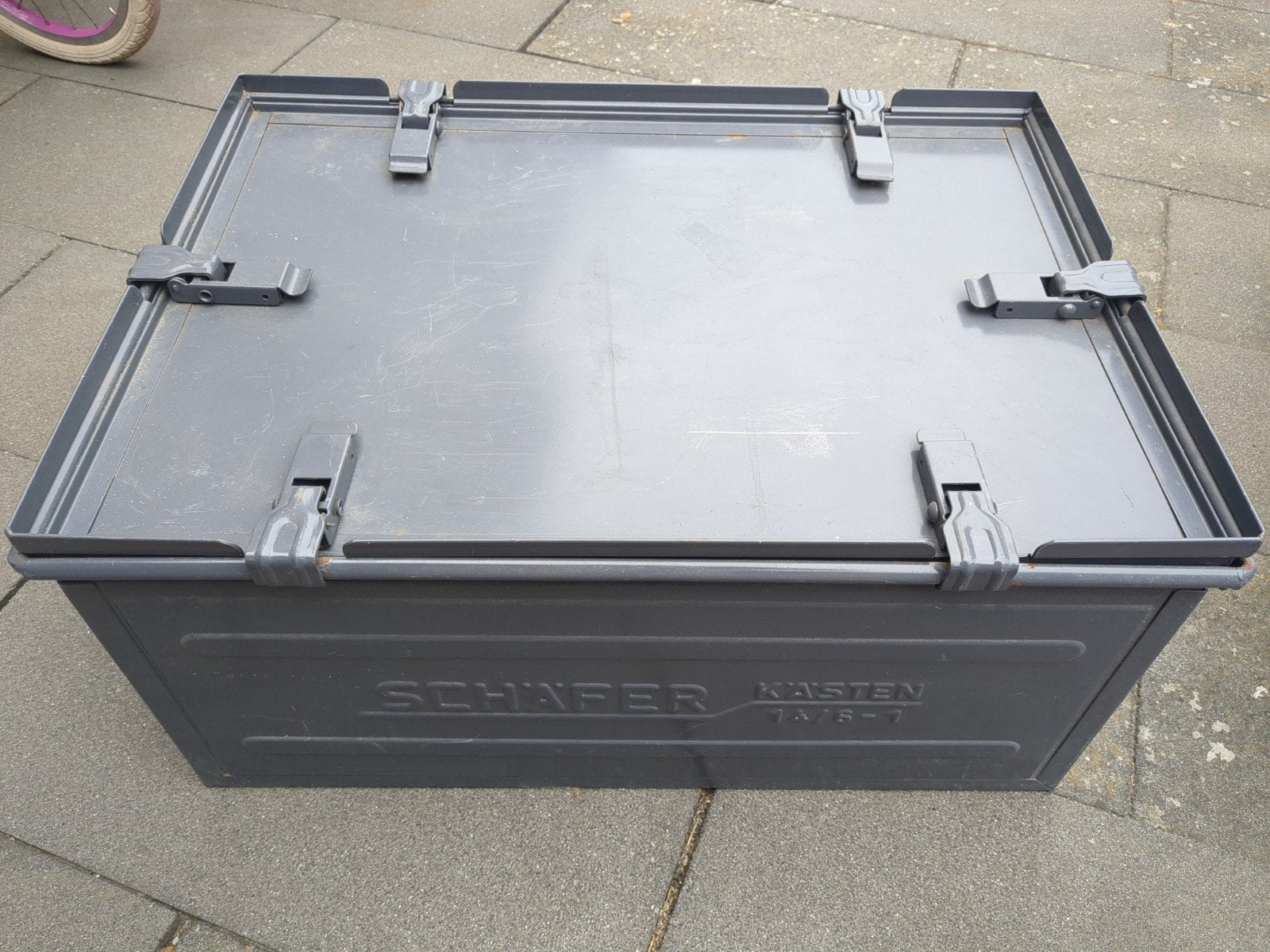 Metalen kist 65x47x32cm met vergrendelbaar deksel, Ophalen, Gebruikt, 40 tot 60 cm, 50 tot 75 cm