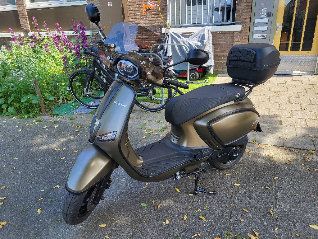 GTS Palermo scooter, Ophalen, Maximaal 45 km/u, Zo goed als nieuw, GTS Palermo / Toscane / Trento