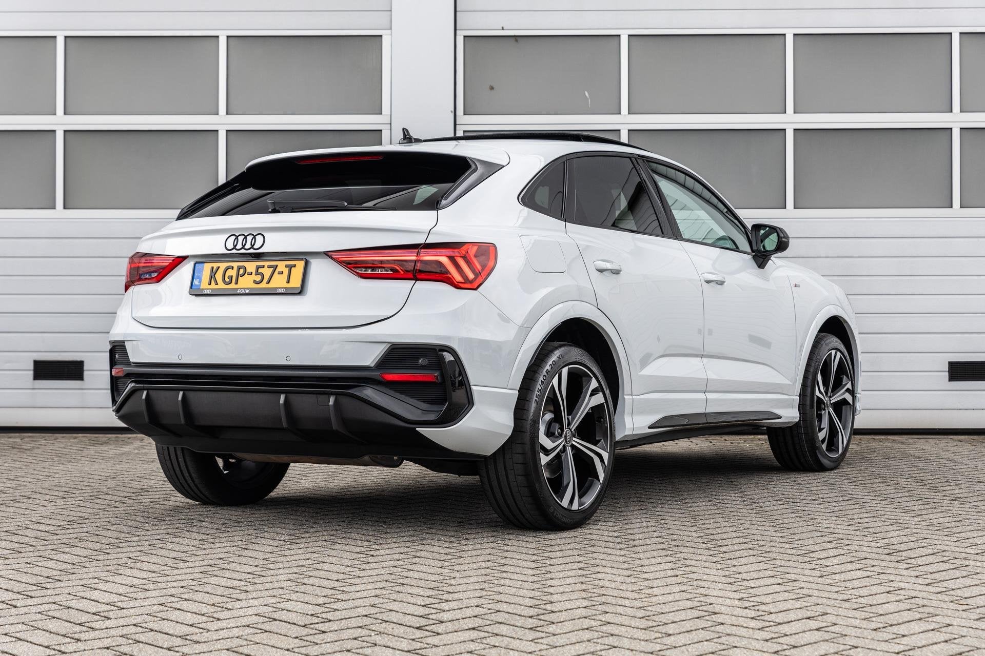 Audi Q3 Sportback 45 TFSIe 245pk S edition | Trekhaak | SONO, Auto's, Gebruikt, Wit, Hybride Elektrisch/Benzine, 13 kWh