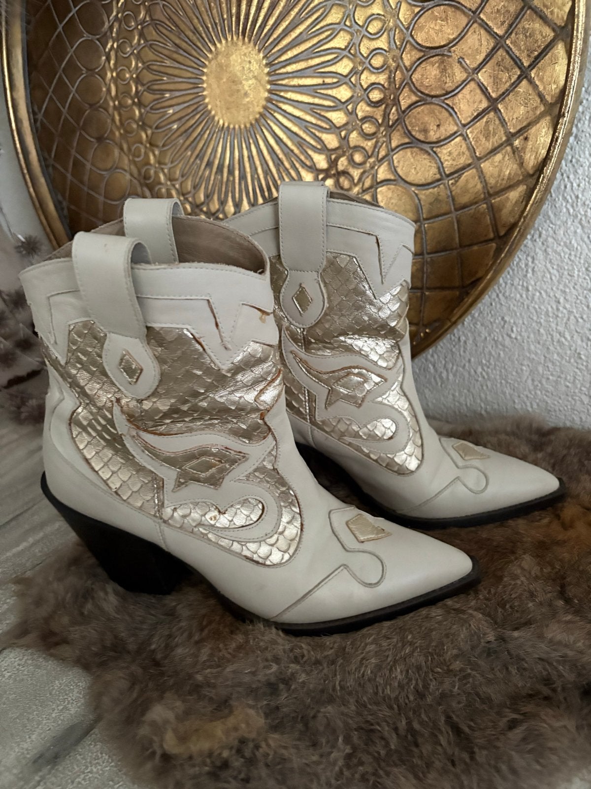 Toral laarsjes met gouden details - nieuwstaat 37, Kleding | Dames, Schoenen, Ophalen of Verzenden, Zo goed als nieuw, Wit, Lage of Enkellaarzen