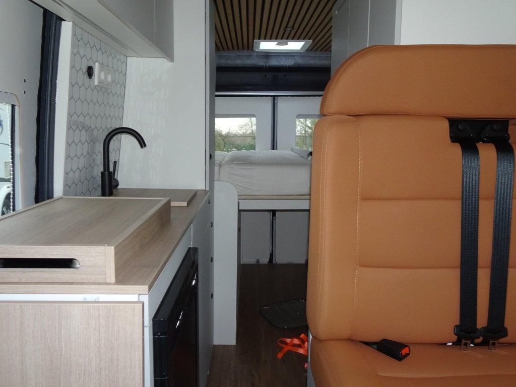 Fiat Ducato 4 persoons met hefdak, Caravans en Kamperen, Campers, Chemisch toilet, Buscamper of Camperbus, Fiat, Bedrijf