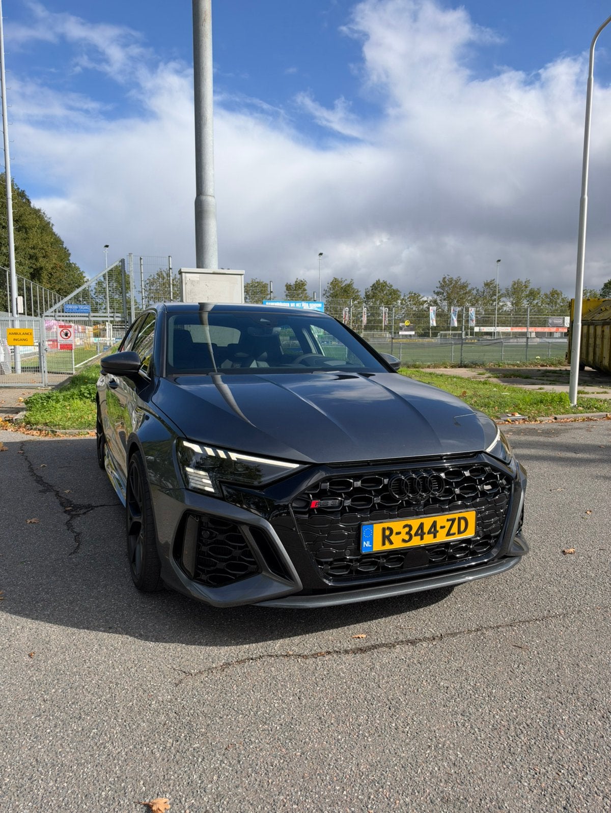 Audi RS3 TFSI 400pk Quattro 2022 grijs pano akra keramisch, Automaat, Zwart, RS3, Vierwielaandrijving