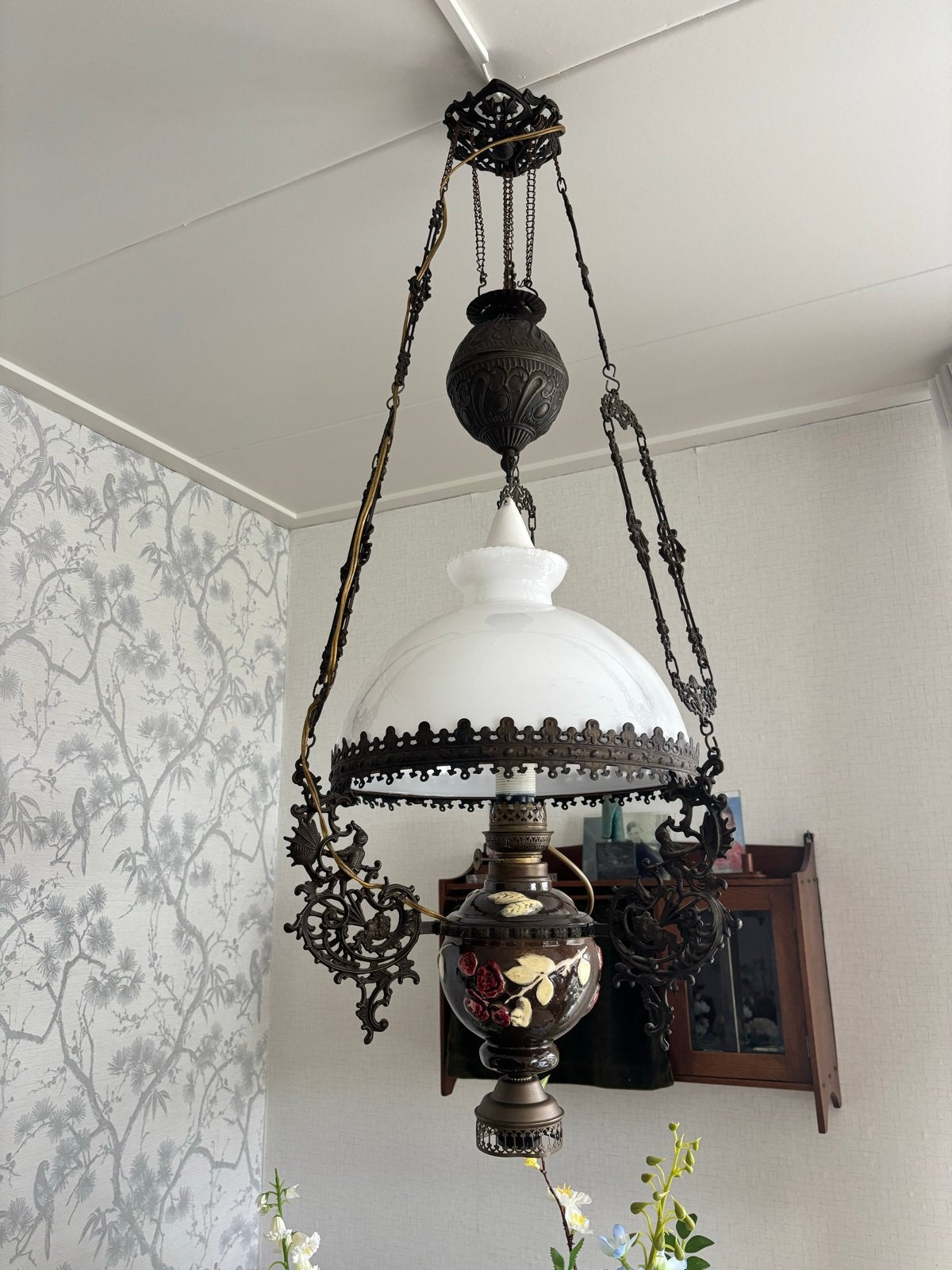 Olielamp met melkglas en bloemmotief, Ophalen of Verzenden