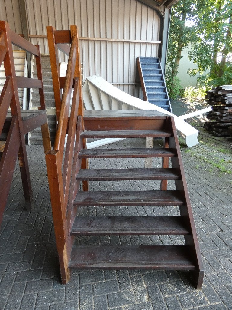 Hardhouten trap met bordes (120 cm hoog), Doe-het-zelf en Verbouw, Ladders en Trappen, Ophalen, Gebruikt, Trap, Minder dan 2 meter