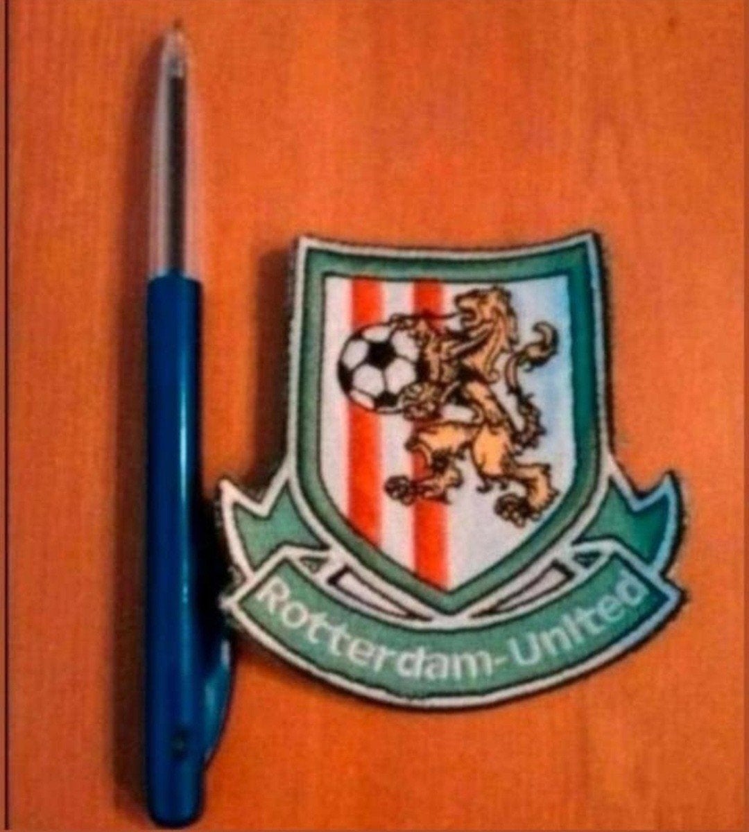Rotterdam United Voetbal Club Patch, Ophalen of Verzenden, Zo goed als nieuw, Overige binnenlandse clubs, Overige typen