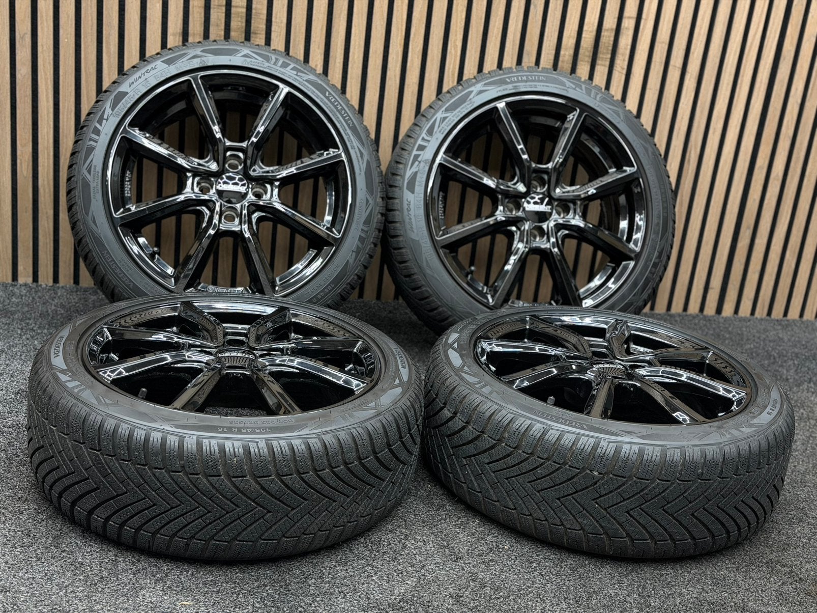 16 inch Dezent TN - Fiat 500 4x98 ET35 Vredestein 195/45/16, Ophalen, 16 inch, ., Banden en Velgen
