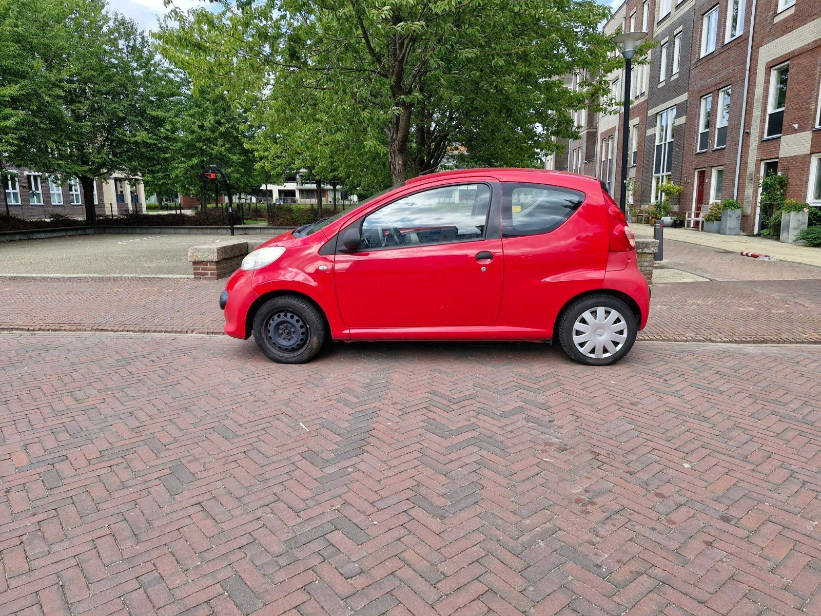 Peugeot 107 1.0 12V 3DR 2008 Rood, Voorwielaandrijving, Stof, 4 stoelen, 68 pk