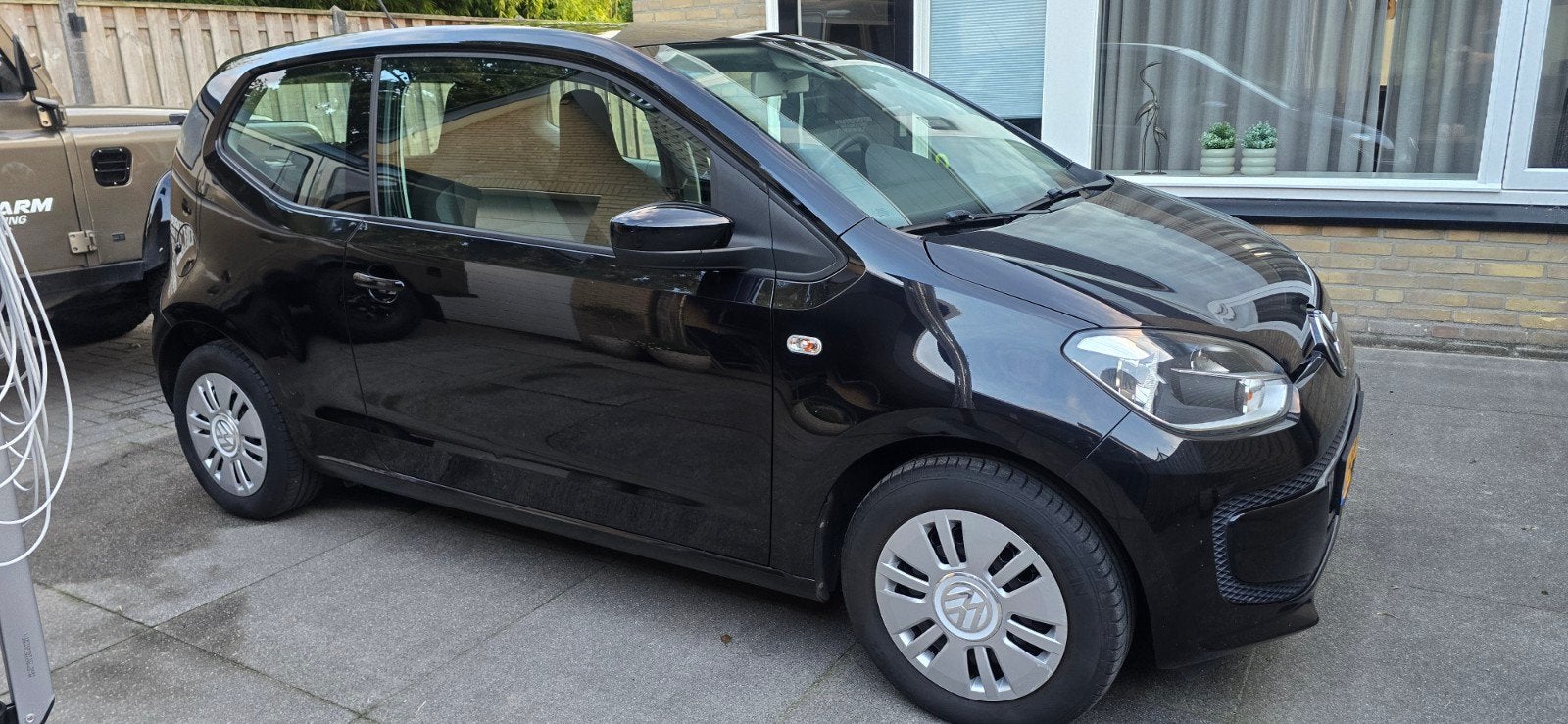 Volkswagen up!  2014 Zwart, Auto's, Voorwielaandrijving, Dealer onderhouden, 74 pk, Up!