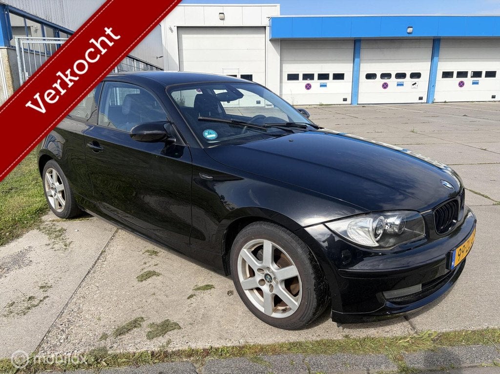 Nette BMW 1-serie 118i Executive DEALER ONDR!, 1-Serie, Achterwielaandrijving, 4 stoelen, Zwart