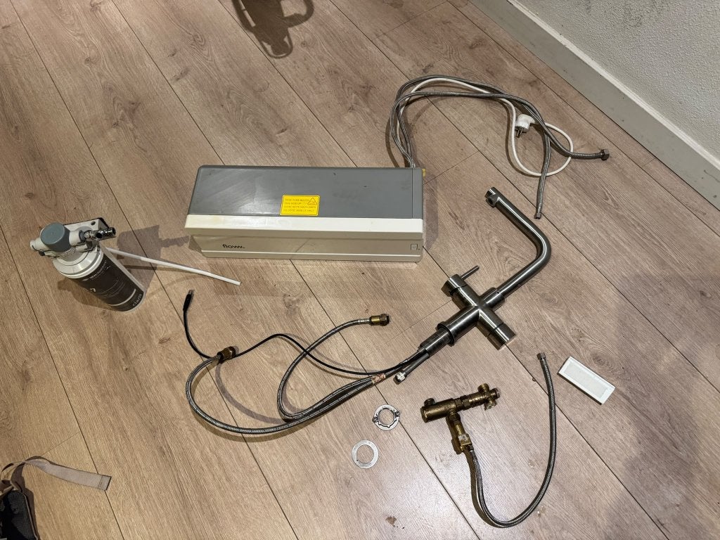 Floww RVS kokendwaterkraan met boiler en filter, Ophalen of Verzenden, Gebruikt, Rvs, Kraan
