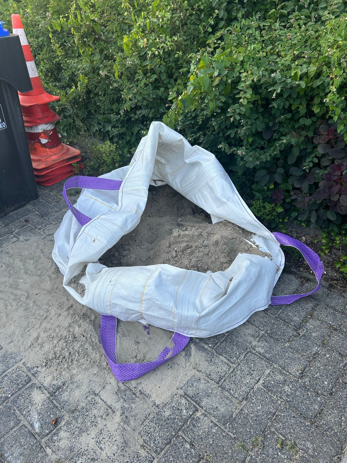 Ophoogzand in big bag (ongeveer 1,5 kruiwagen vol), Ophalen, Gebruikt, Ophoogzand