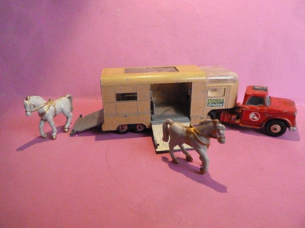 MATCHBOX:  DODGE TRACTOR + HORSE VAN   (K 18)  + PAARDEN, Ophalen of Verzenden, Gebruikt, Bus of Vrachtwagen