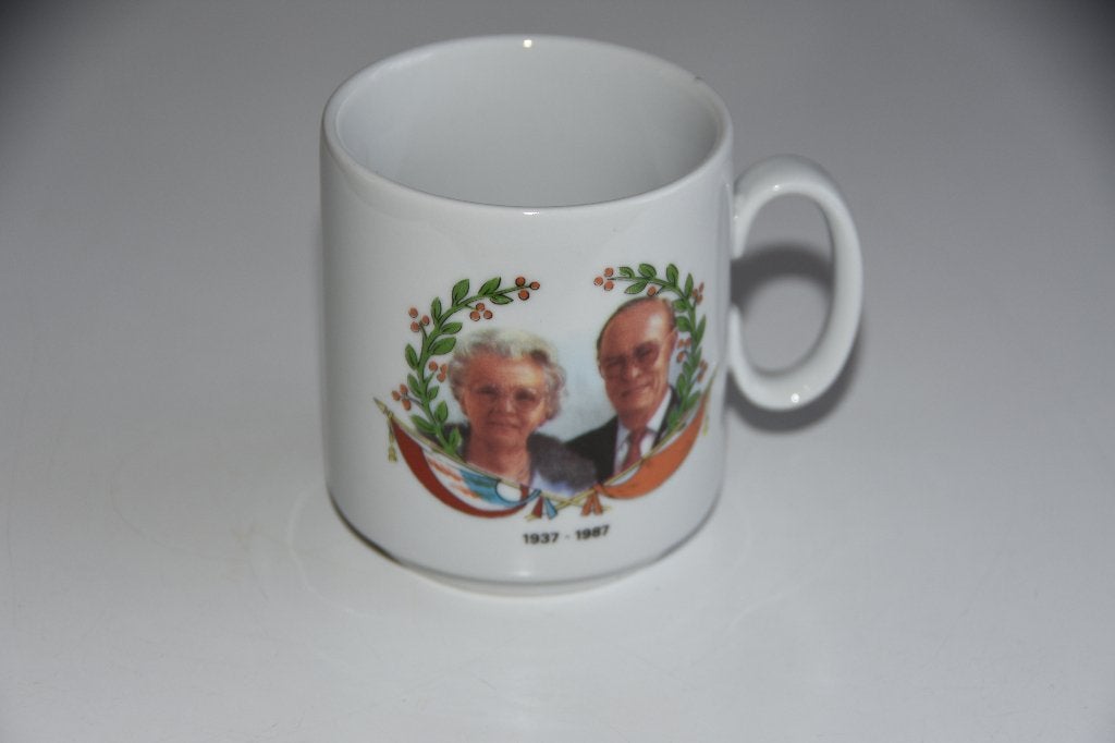 Beker Koninklijk Huis 50 jaar Juliana & Bernhard 1987, Verzamelen, Verzenden, Gebruikt, Nederland, Servies