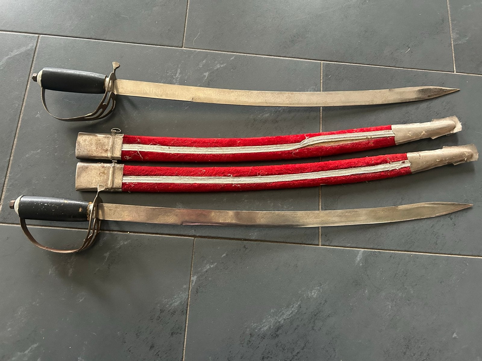 Twee antieke sabels met schede - Militaria, Ophalen, Overige soorten, Overige gebieden, Zwaard of Sabel