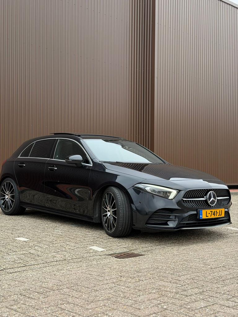 Mercedes-Benz A-Klasse A200d AMG Line 2019, Auto's, Mercedes-Benz, 745 kg, Zwart, 4 cilinders, Zwart