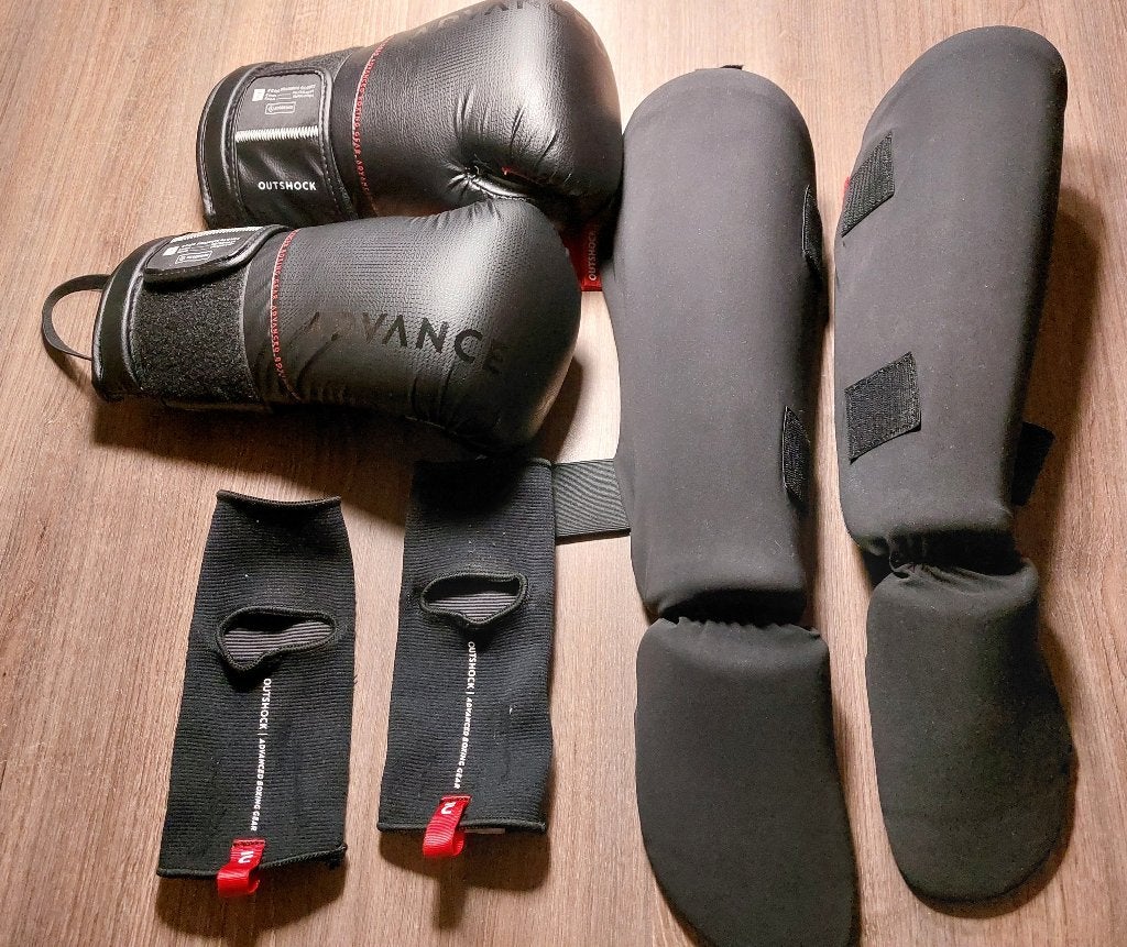 Z.G.A.N. Outshock boxing outfit - Maat L (12 Oz), Sport en Fitness, Boksen, Ophalen of Verzenden, Zo goed als nieuw, Bokshandschoenen