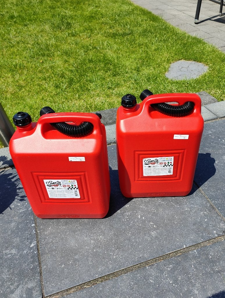 Set van 2 rode (lege) jerrycans met schenktuit, 10 liter, Ophalen