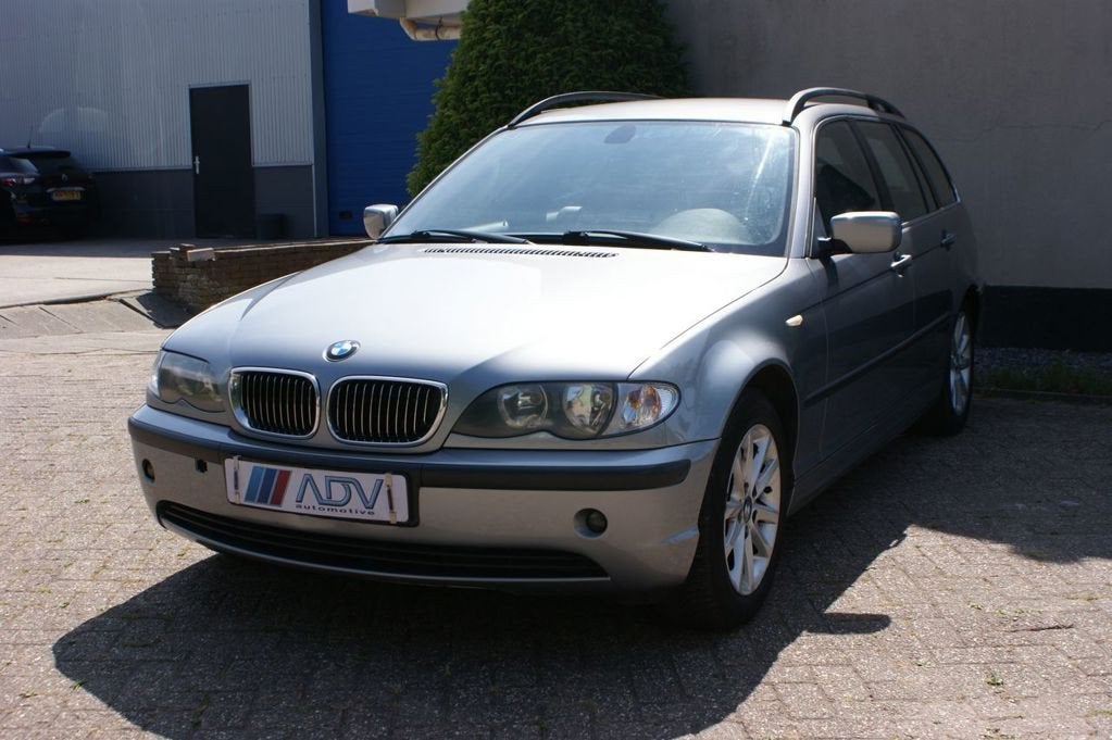 BMW 3-serie Touring 318i Special Edition - Nieuwe banden en, Automaat, Achterwielaandrijving, 680 kg, Grijs