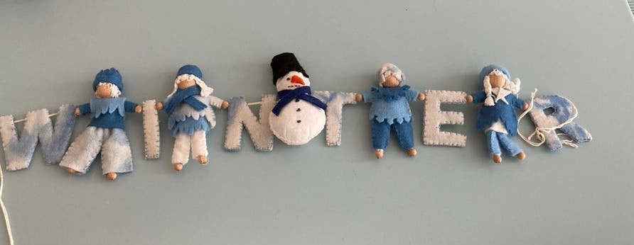 Winter vilt slinger met poppetjes en sneeuwpop, Ophalen of Verzenden, Zo goed als nieuw, Figuurtje(s)