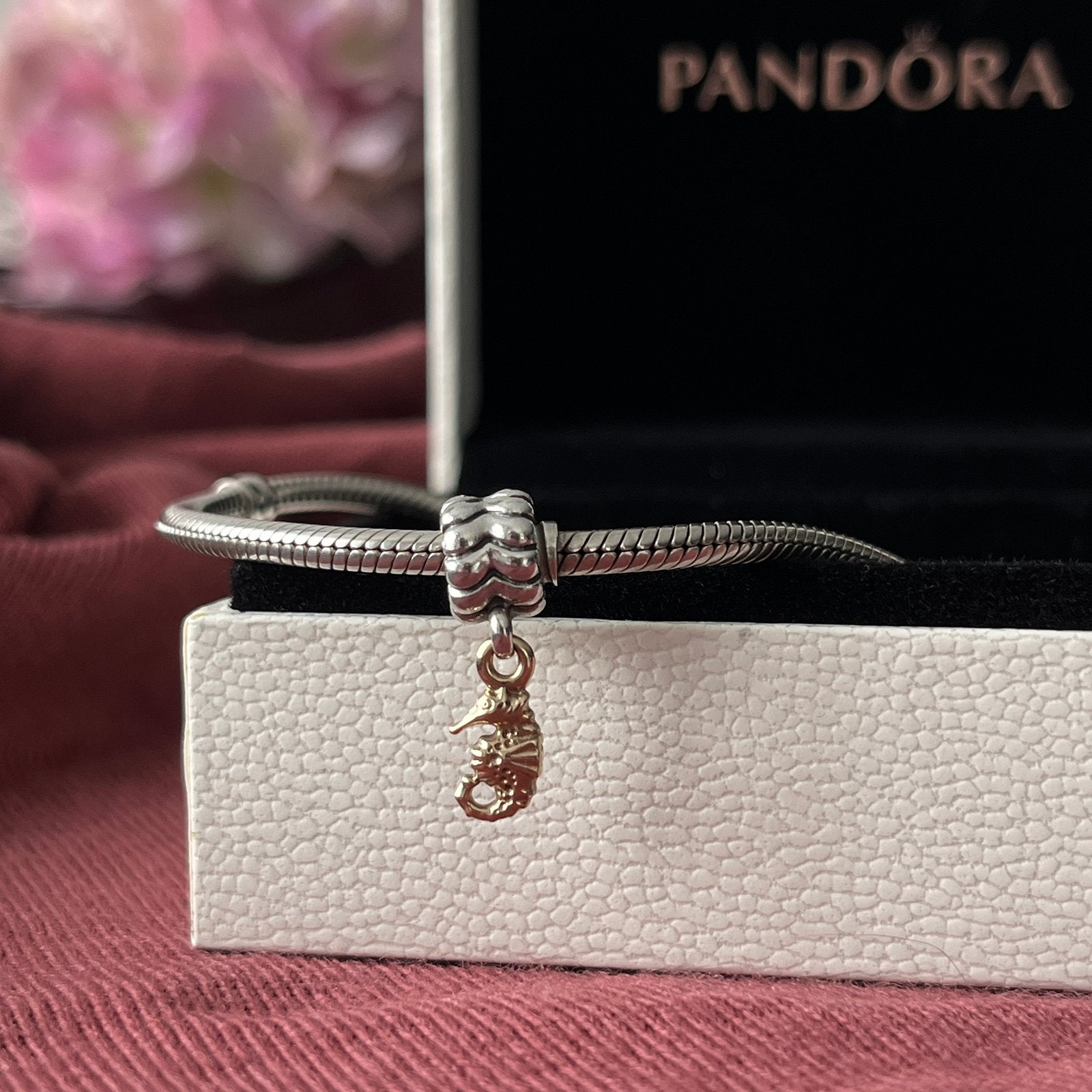 Pandora bedel zeepaardje goud retired, Ophalen of Verzenden, Zo goed als nieuw, Goud, Pandora