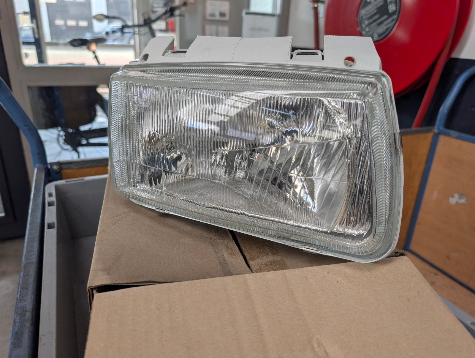 Koplamp Polo 1995-2000 rechts - Nieuw in doos! - 6N1941016, Auto-onderdelen, Verlichting, Ophalen of Verzenden, Nieuw, Volkswagen