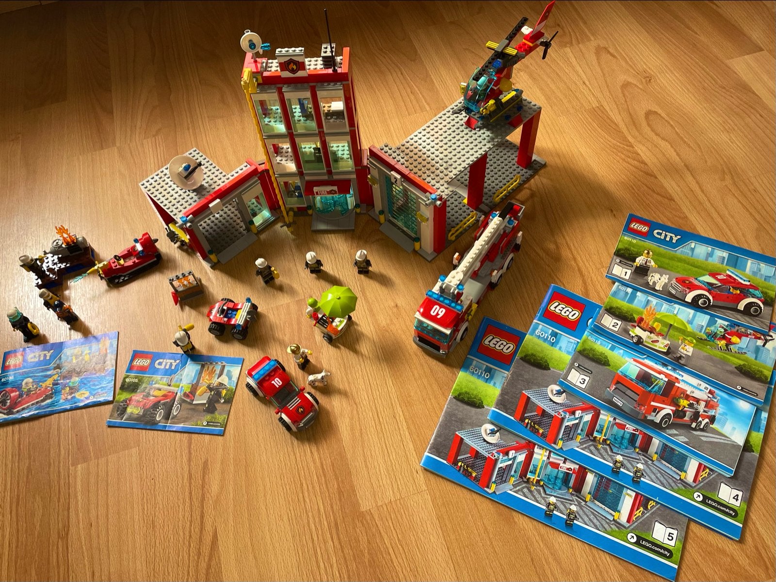 LEGO City Brandweerkazerne (60110) met extra's, Ophalen of Verzenden, Zo goed als nieuw, Overige merken
