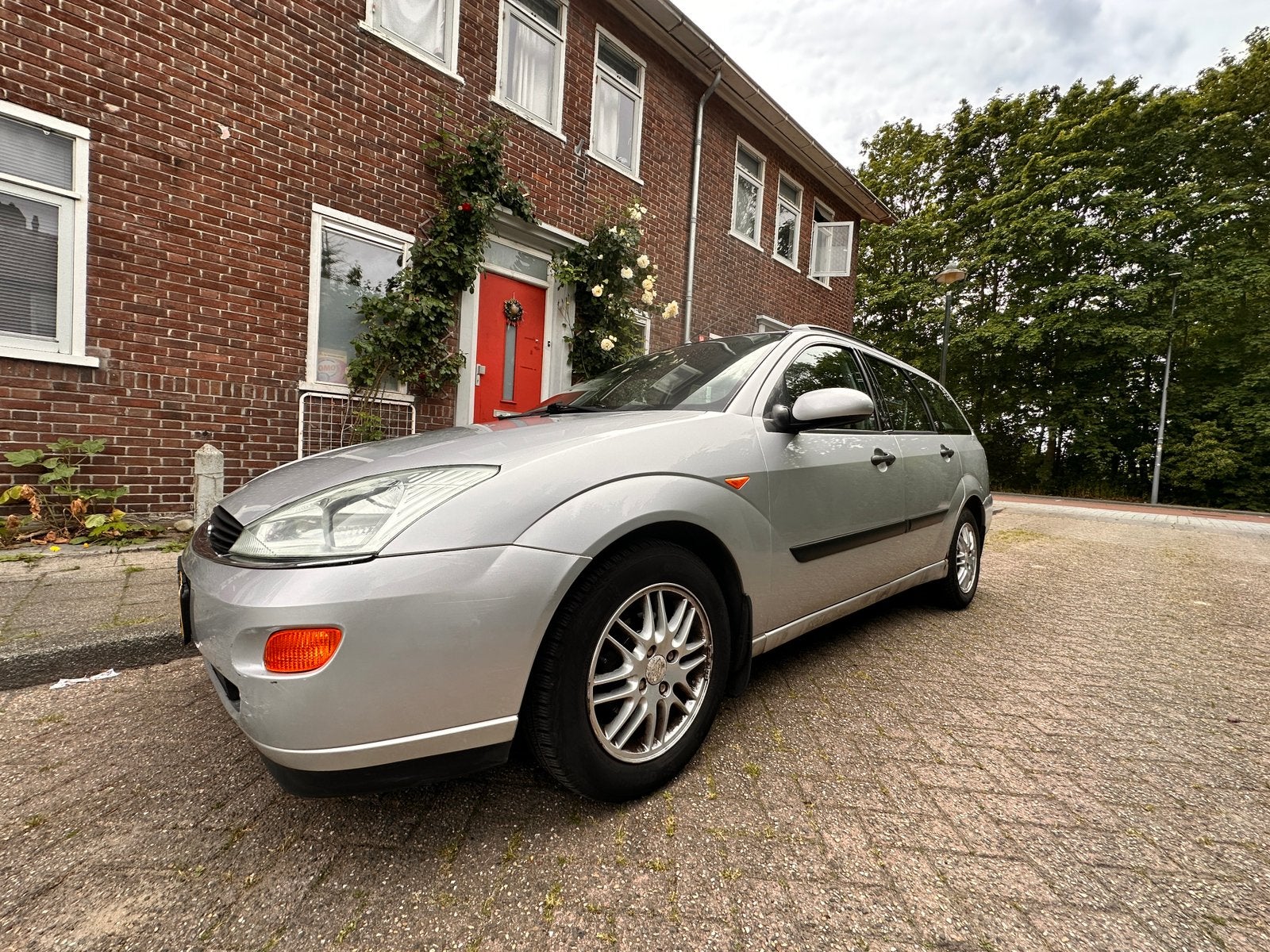 Ford Focus 1.6 I Trend Wagon AUT 2000 Grijs, 1596 cc, 4 cilinders, 100 pk, 49 €/maand