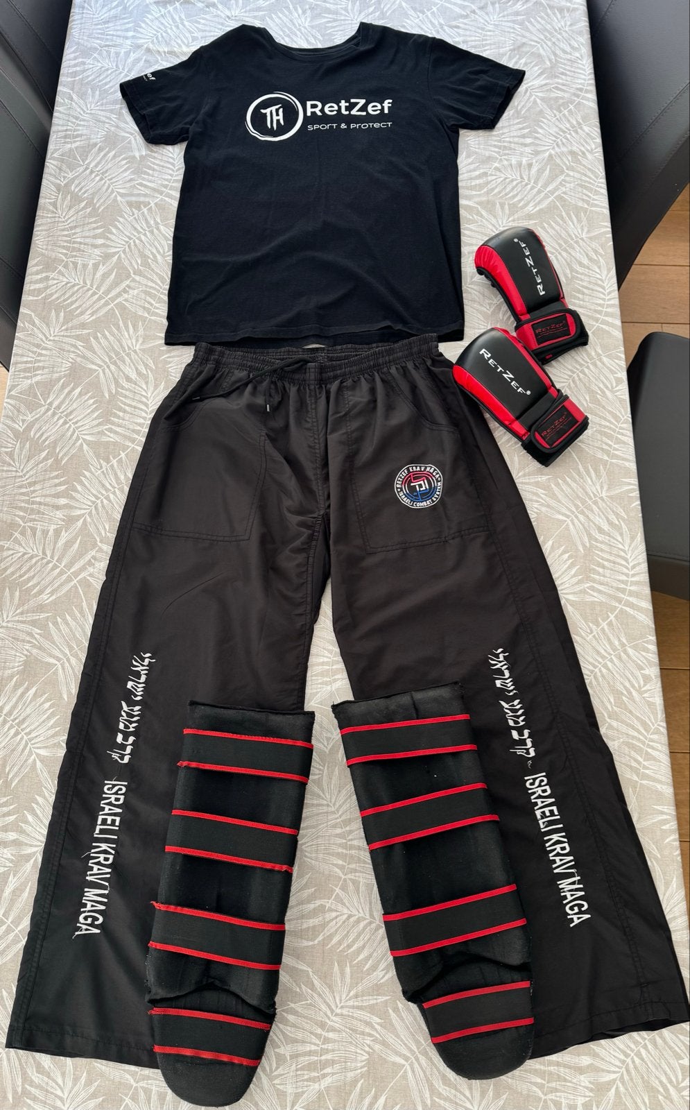 Krav Maga set: kleding, handschoenen, scheenbeschermers, Sport en Fitness, Vechtsporten en Zelfverdediging, Overige, Zo goed als nieuw