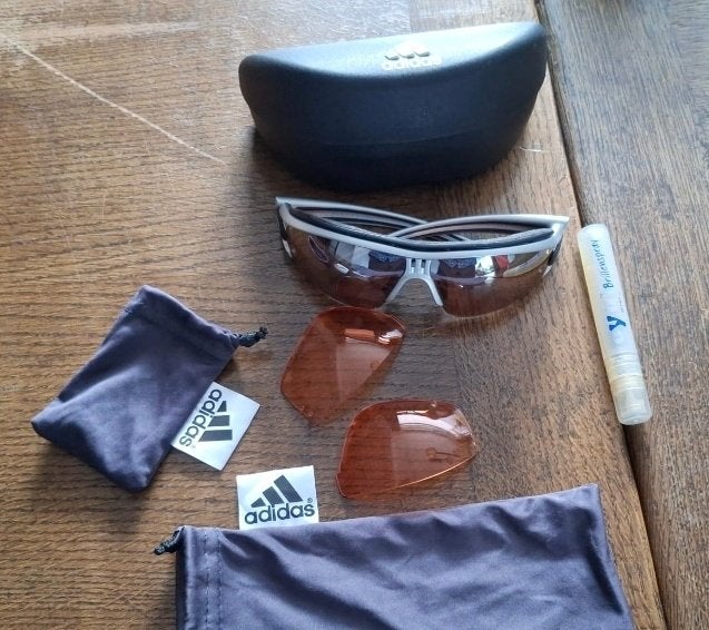 Sport zonnebril Adidas, Ophalen of Verzenden, Zo goed als nieuw, Zonnebril, Overige merken