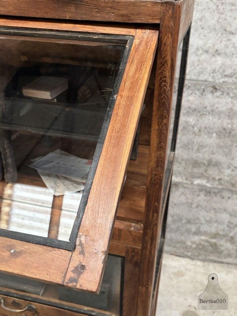 Antieke notaris kleppen vitrinekast, Antiek, Zo goed als nieuw, 150 tot 200 cm, 25 tot 50 cm