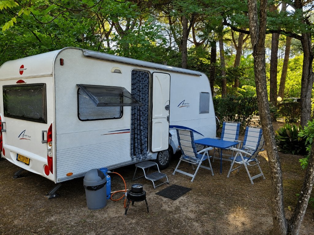 Nette Bürstner Averso 460 TS uit 2008 mover, diepe voortent, Kachel, Rondzit, 750 - 1000 kg, Particulier