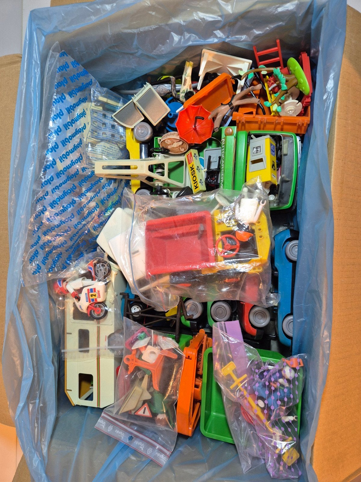 Grote doos Playmobil: auto's, vrachtwagens,  losse onderdele, Ophalen of Verzenden