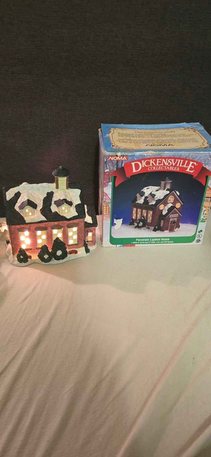 Dickensville Porseleinen Verlicht Schoolhuis Kerstdecoratie, Diversen, Ophalen of Verzenden, Zo goed als nieuw