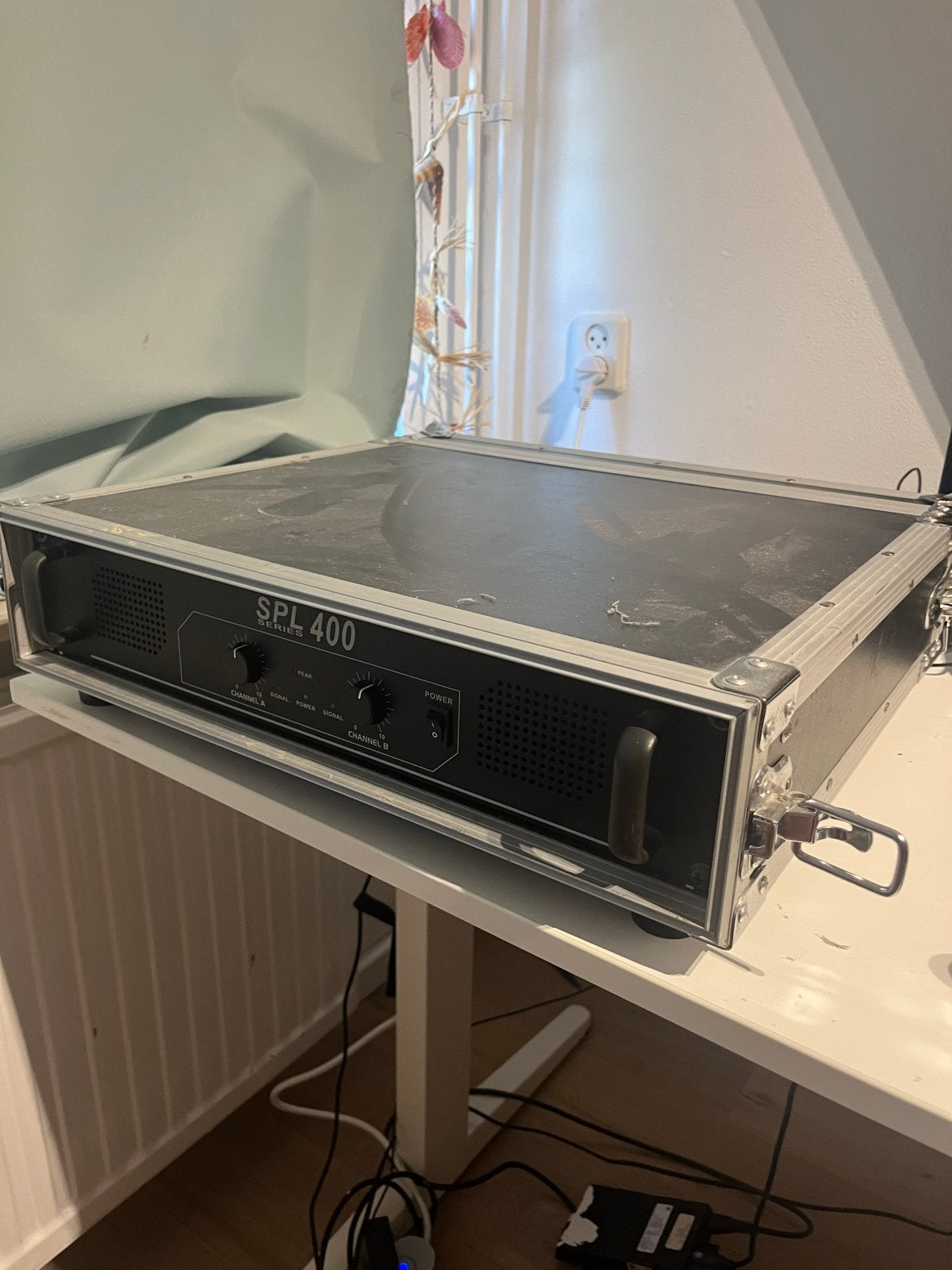 SPL 400 Versterker in flightcase met tulpkabeltje, Ophalen of Verzenden, Gebruikt