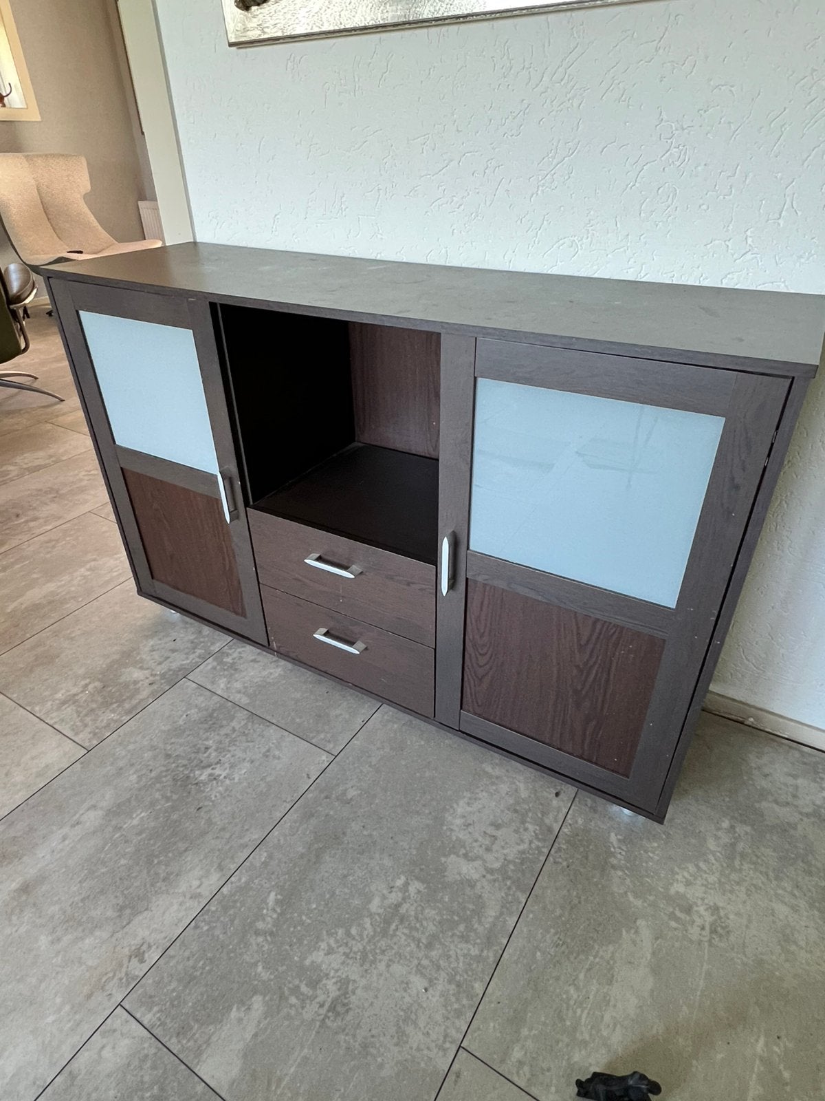 Gratis: Dressoir met glazen ruitjes, 2 lades, Ophalen, Overige houtsoorten, Zo goed als nieuw, 25 tot 50 cm