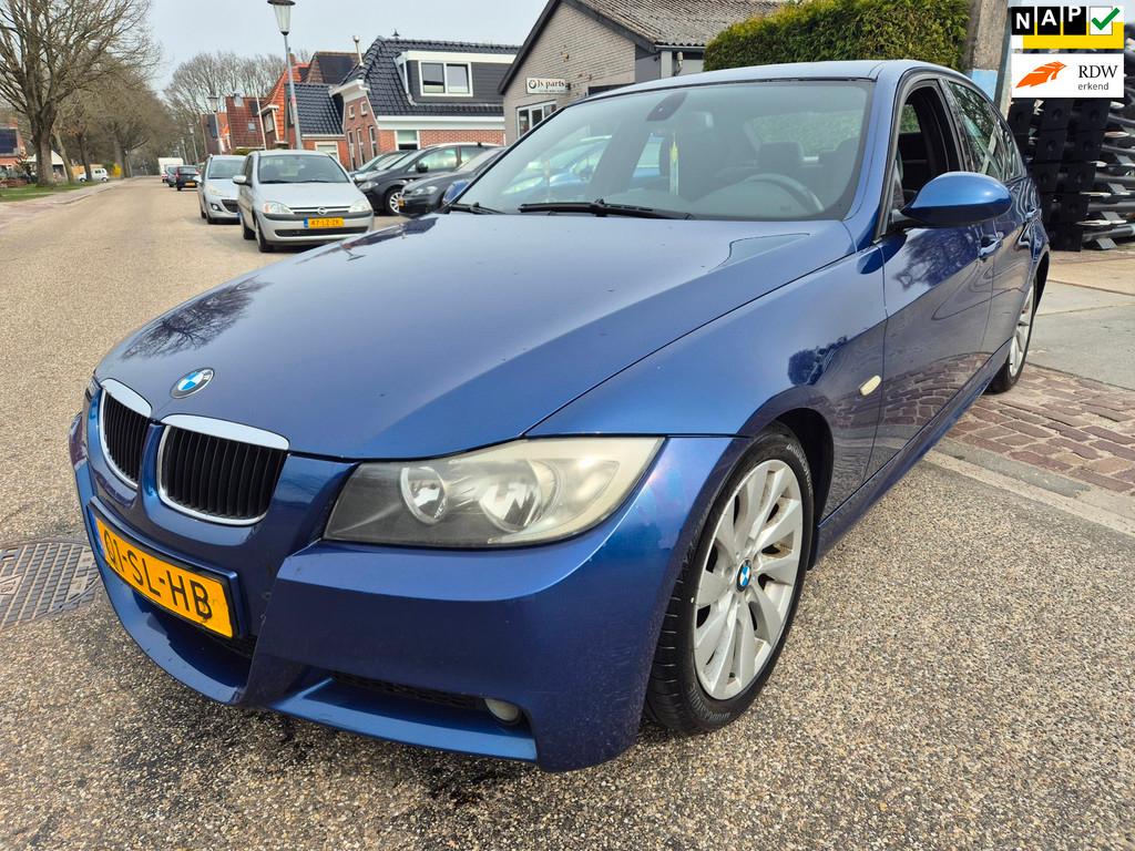 BMW 3-serie 318i High Executive m-pakket,sportinterieur, Auto's, BMW, Achterwielaandrijving, Zwart, 4 cilinders, Blauw