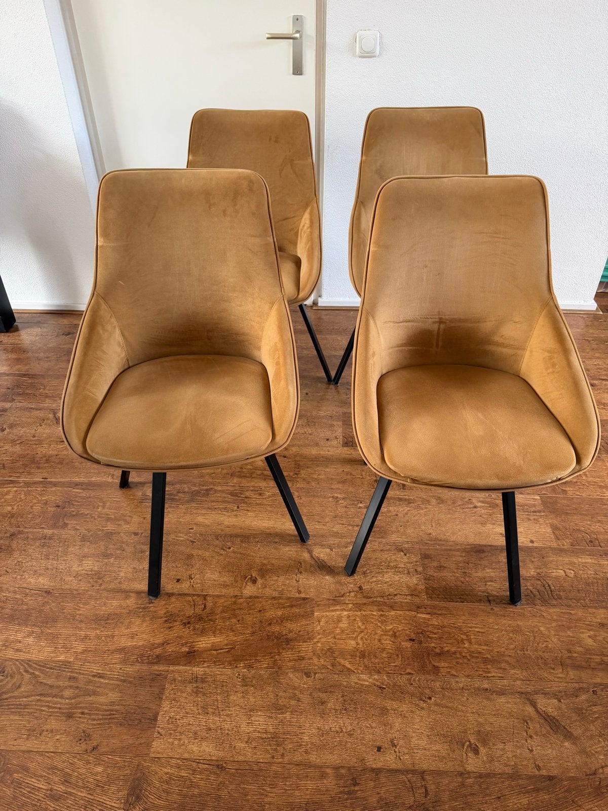 Set van 4 okergele eetkamerstoelen, fluweel, Huis en Inrichting, Stoelen, Ophalen, Overige kleuren, Zo goed als nieuw, Vier